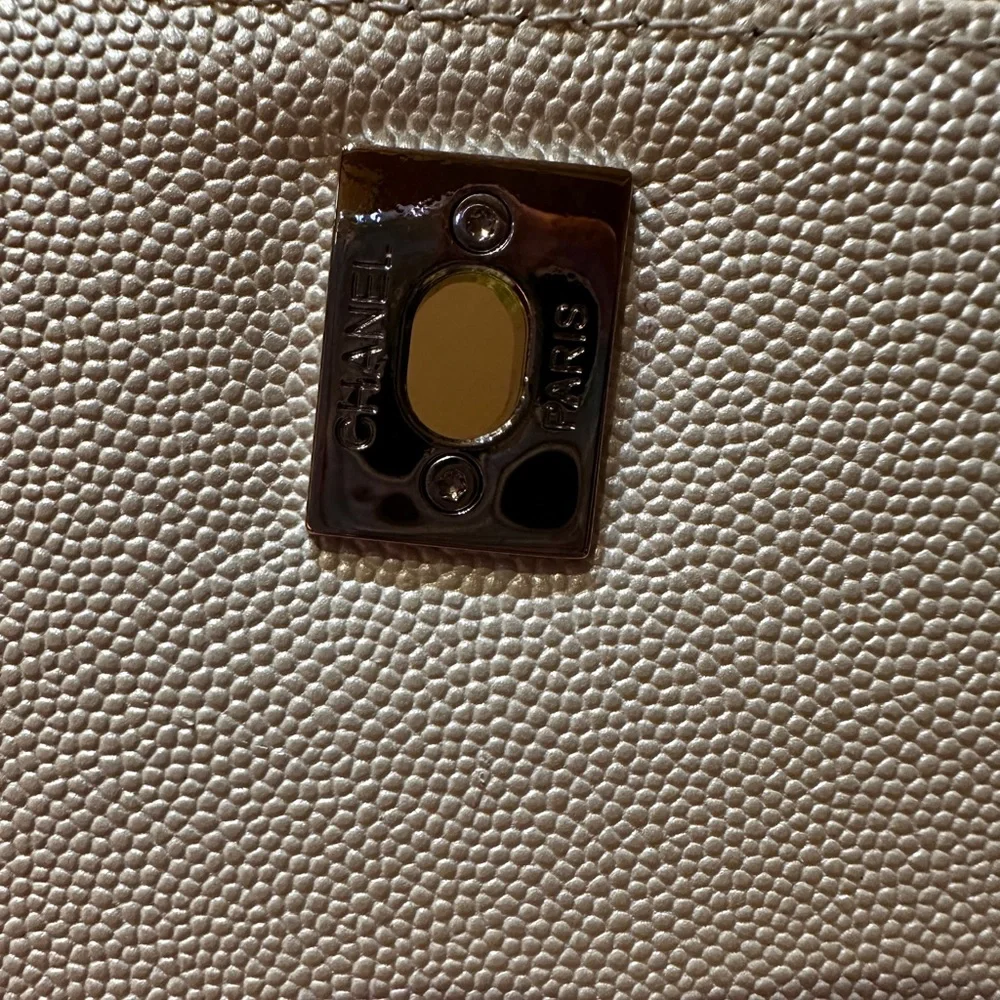 Chanel pearlescent white coco handle medium/large size. - Picture 12 of 16